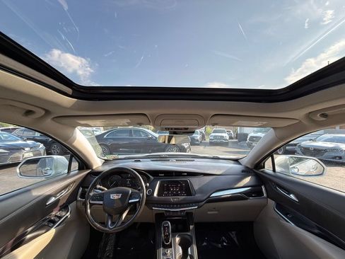 Used 2021 Cadillac XT4 Luxury w/ Cold Weather Package AWD/4WD image 25
