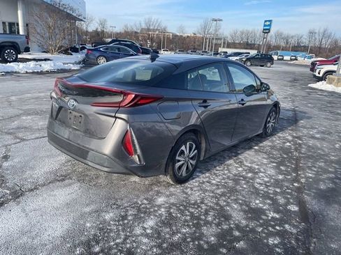 Used 2017 Toyota Prius Prime Premium image 5