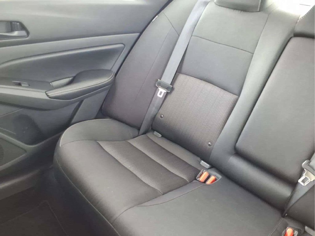 Used 2024 Nissan Altima 2.5 SV FWD image 24