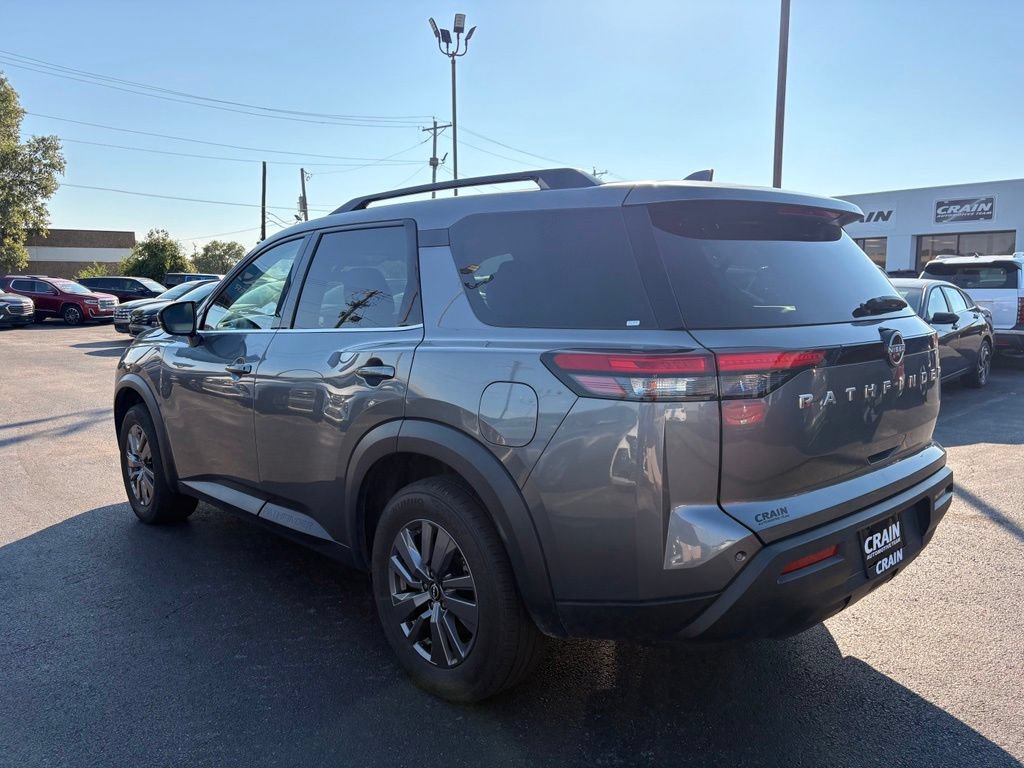 Used 2025 Nissan Pathfinder SV FWD image 5