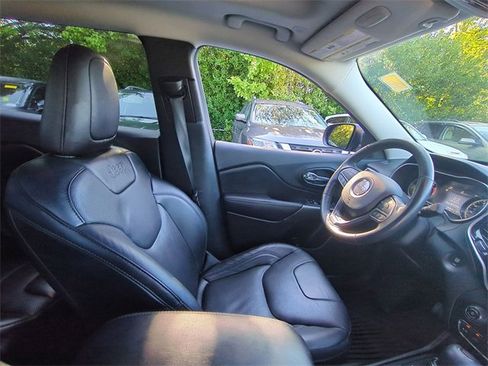 Used 2021 Jeep Cherokee Limited image 10