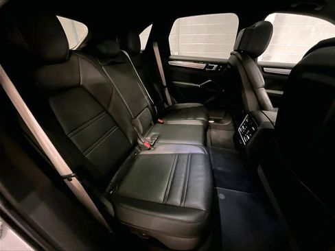 Certified 2023 Porsche Cayenne Platinum Edition image 21