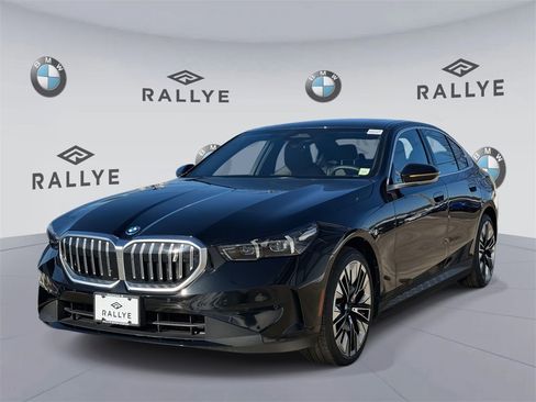 Certified 2024 BMW i5 eDrive40i w/ Convenience Package image 3