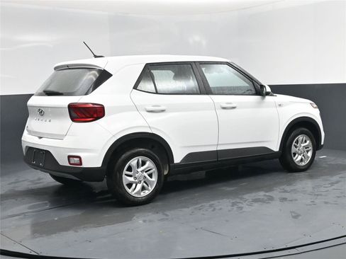 New 2025 Hyundai Venue SE image 4