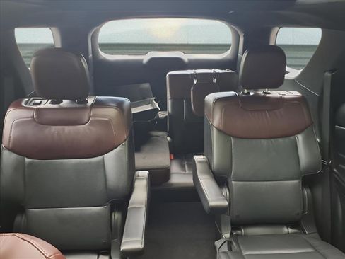 Used 2023 Ford Explorer Platinum w/ Technology Package image 18