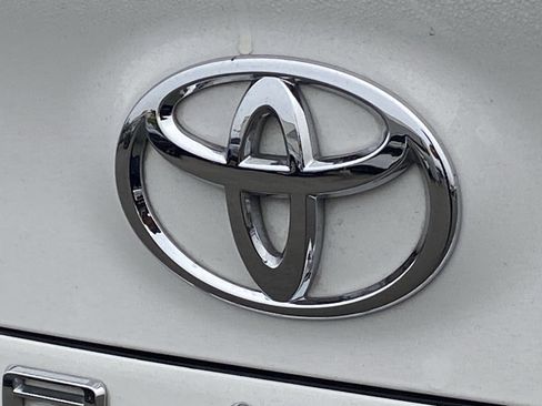 Certified 2018 Toyota Camry LE image 4