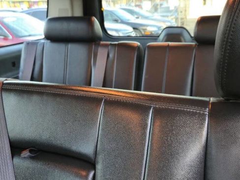 Used 2011 Chevrolet Suburban LT image 10