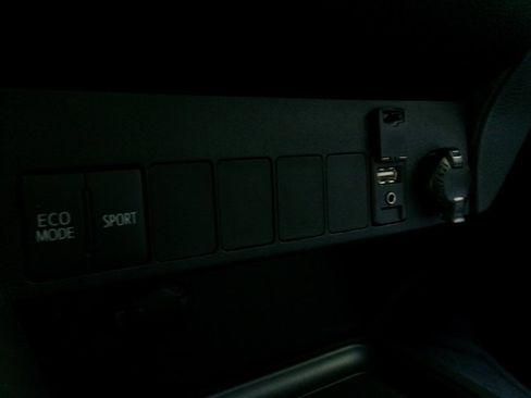 Used 2013 Toyota RAV4 XLE FWD image 34