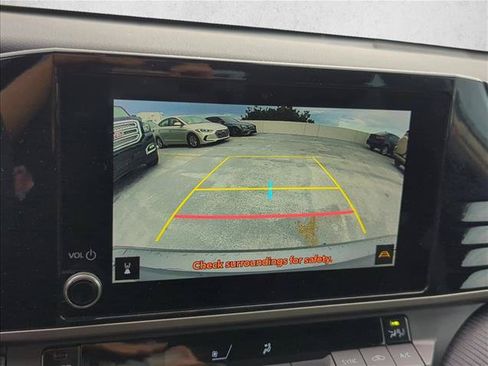 Used 2025 Toyota Camry SE w/ Convenience Package FWD image 18