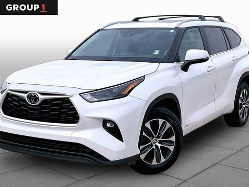 Used 2025 Toyota Highlander XLE AWD/4WD image 1