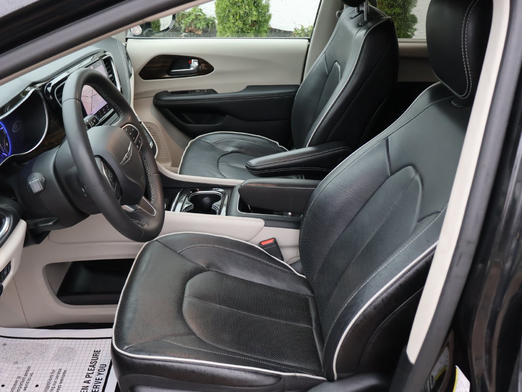 Used 2023 Chrysler Pacifica Limited FWD image 28