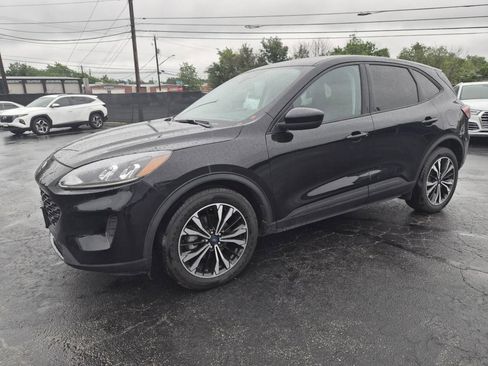 Used 2021 Ford Escape SE w/ SE Sport Appearance Package FWD image 2
