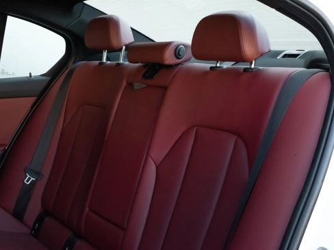 Used 2024 BMW 330i Sedan w/ Premium Package image 21