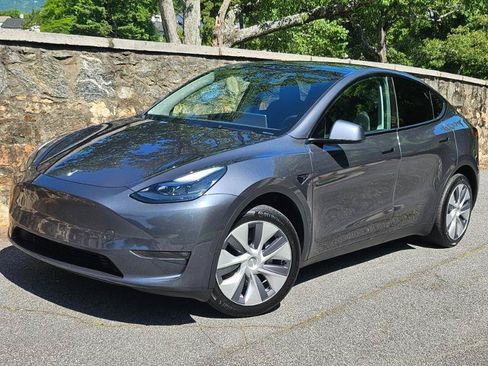 Used 2023 Tesla Model Y Long Range AWD/4WD image 5