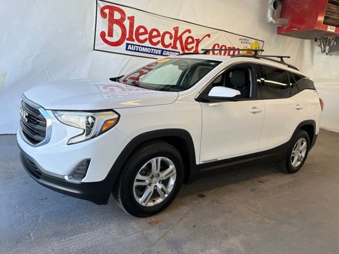 Used 2019 GMC Terrain SLE w/ Driver Convenience Package image 2