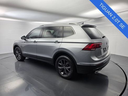 Used 2023 Volkswagen Tiguan SE w/ Panoramic Sunroof Package FWD image 6