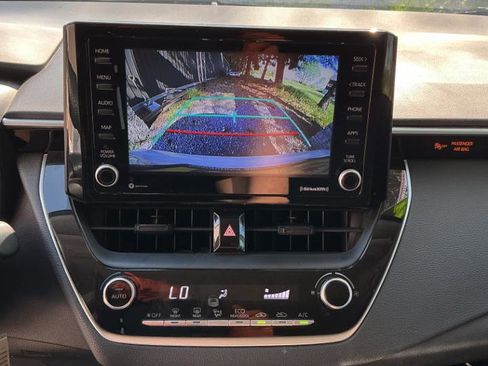 Used 2022 Toyota Corolla LE FWD image 14