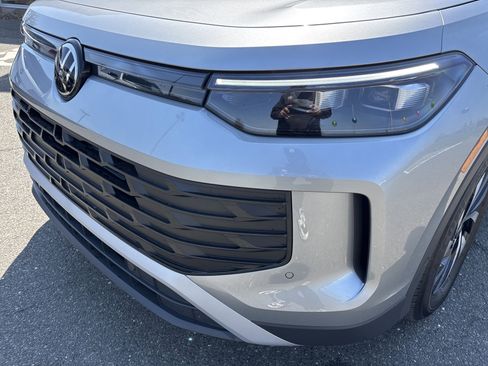 Used 2025 Volkswagen Tiguan S AWD/4WD image 11