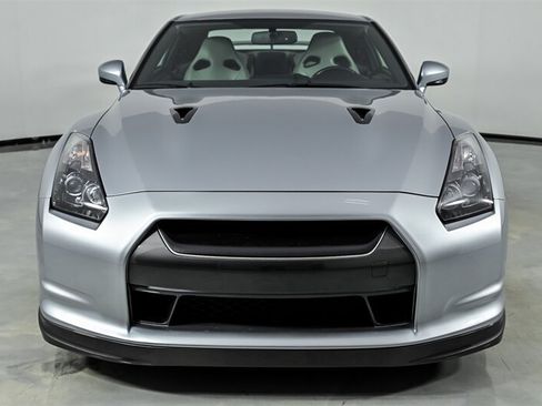Used 2009 Nissan GT-R Premium AWD/4WD image 4
