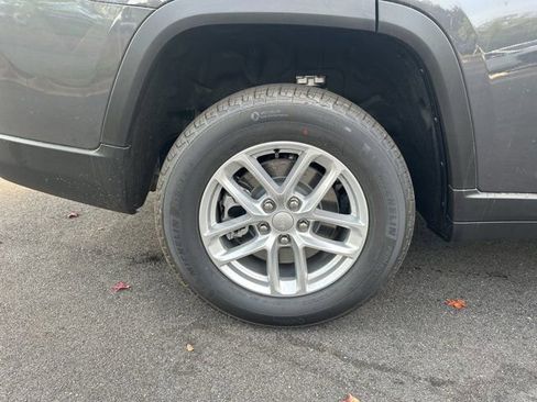 New 2025 Jeep Grand Cherokee L Laredo image 16