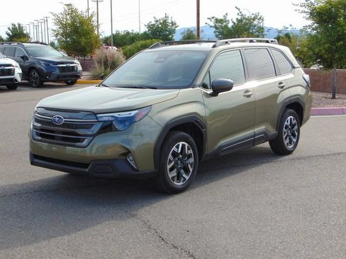 Certified 2025 Subaru Forester Premium AWD/4WD image 8
