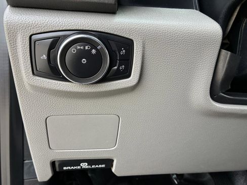 Used 2017 Ford F250 XL w/ Camper Package AWD/4WD image 18