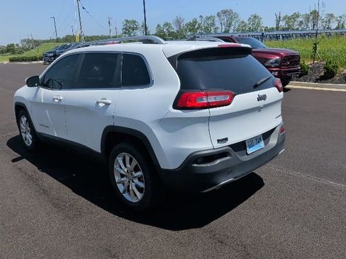 Used 2017 Jeep Cherokee Limited FWD image 4