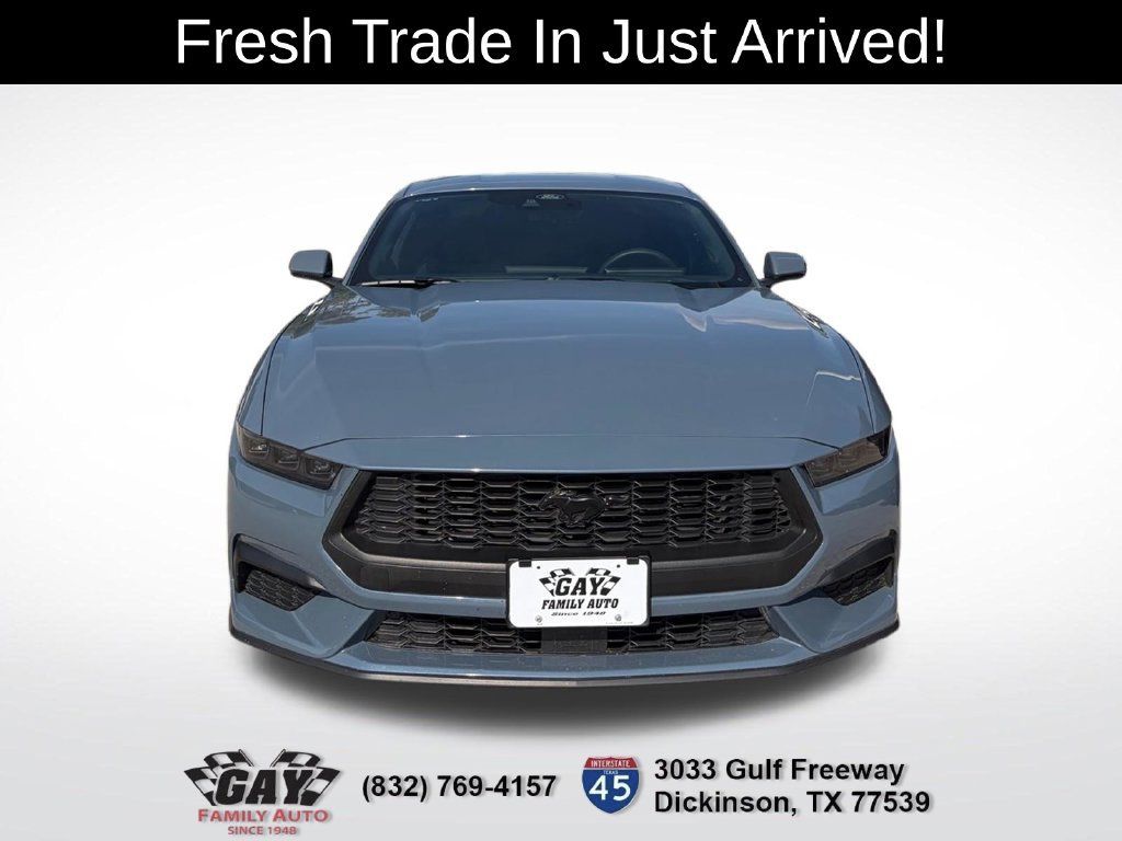 Used 2025 Ford Mustang Coupe RWD image 2