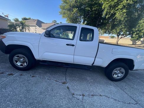 Used 2018 Toyota Tacoma SR image 7