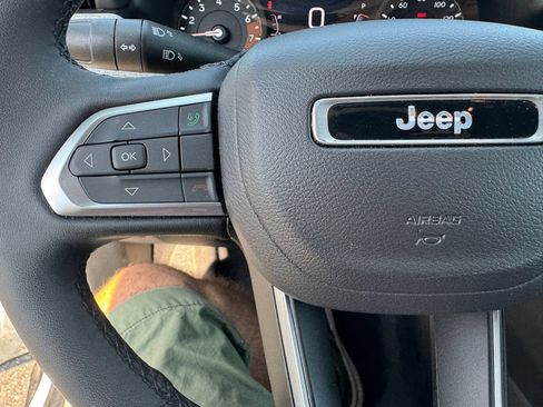 Used 2025 Jeep Compass Latitude AWD/4WD image 22