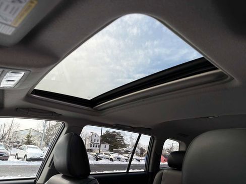 Used 2010 Toyota Highlander SE image 23