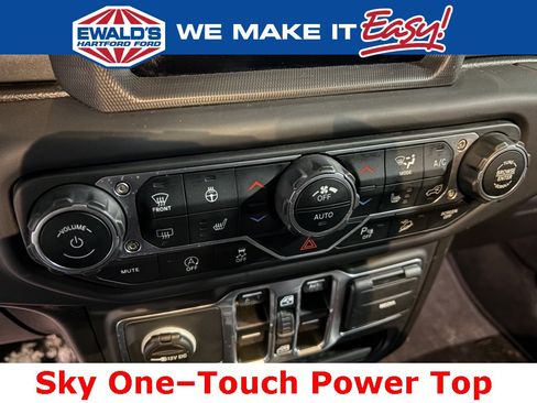 Used 2019 Jeep Wrangler Unlimited Sahara image 17