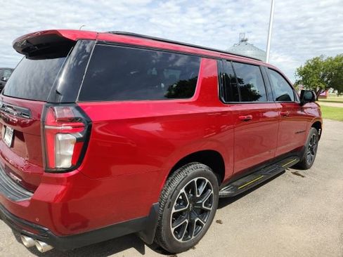 Used 2024 Chevrolet Suburban RST w/ Sport Performance Package AWD/4WD image 5