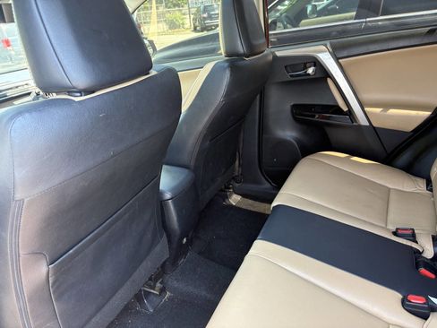 Used 2018 Toyota RAV4 Limited FWD image 8
