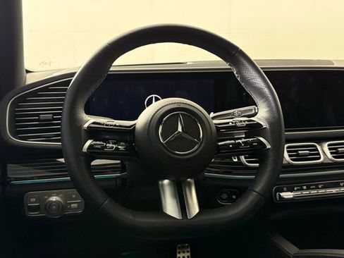 Used 2025 Mercedes-Benz GLS 580 4MATIC image 24