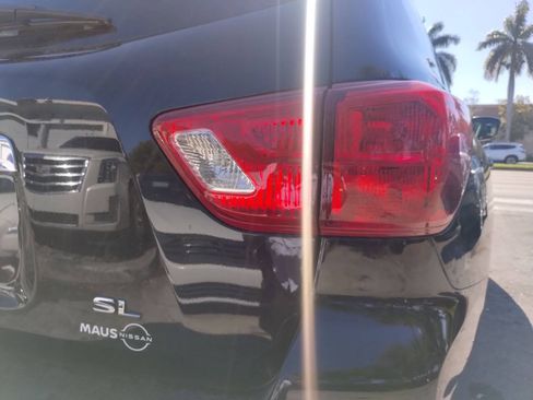 Used 2018 Nissan Pathfinder SL FWD image 15
