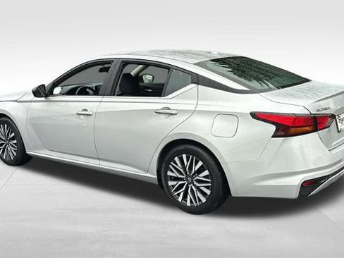 Used 2025 Nissan Altima 2.5 SV FWD image 4