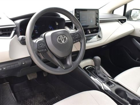 Used 2021 Toyota Corolla LE FWD image 3
