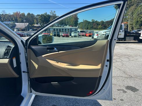 Used 2015 Hyundai Sonata Hybrid image 18