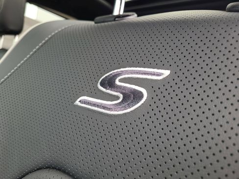 New 2023 Chrysler Pacifica Limited w/ Uconnect Theater Family Group image 35