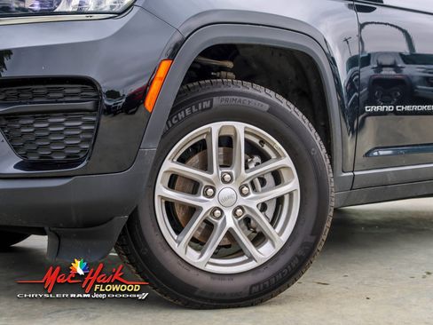 Used 2025 Jeep Grand Cherokee Laredo X image 2