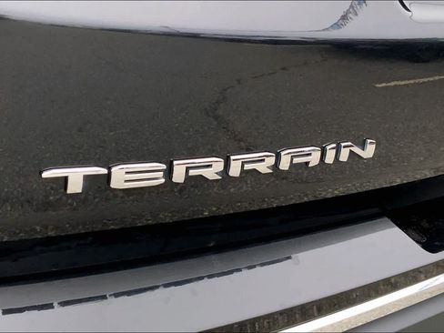 Used 2022 GMC Terrain SLT w/ Infotainment Package II FWD image 28