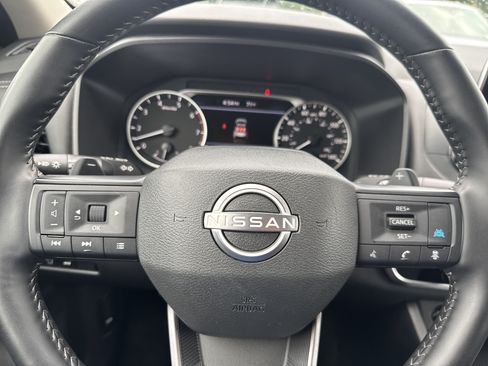 Used 2025 Nissan Rogue SV AWD/4WD image 10