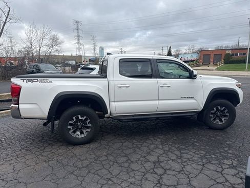 Used 2016 Toyota Tacoma TRD Off-Road w/ Towing Package image 8