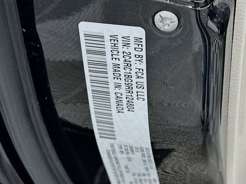 Used 2024 Chrysler Pacifica Touring-L image 12