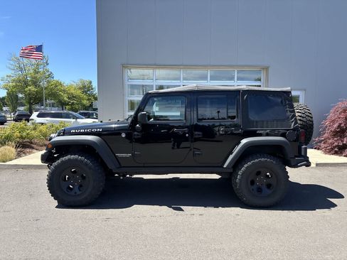 Used 2014 Jeep Wrangler Unlimited Rubicon w/ Connectivity Group AWD/4WD image 2
