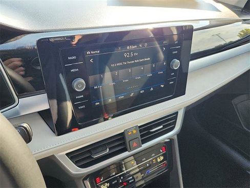 New 2025 Volkswagen Taos SE image 15