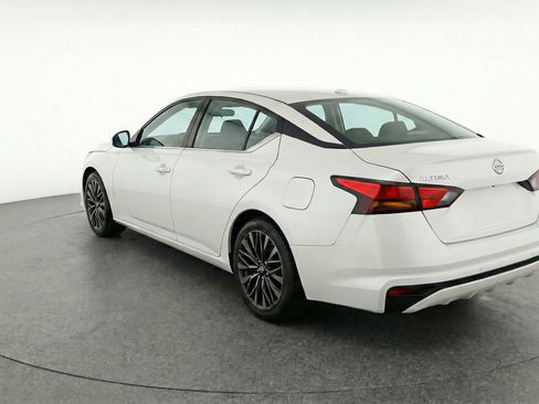 Used 2025 Nissan Altima 2.5 SV image 6