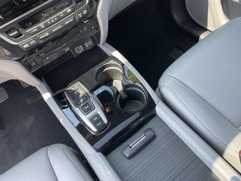 Used 2021 Honda Pilot Touring image 18