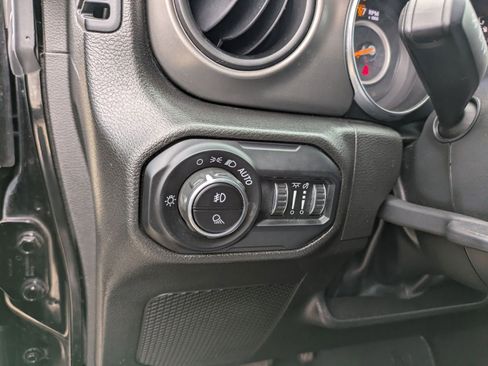 Used 2022 Jeep Gladiator Willys image 10